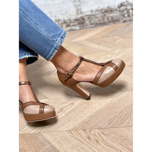 ZAPATOS DE TACÓN CON CORREA EN FORMA DE T
