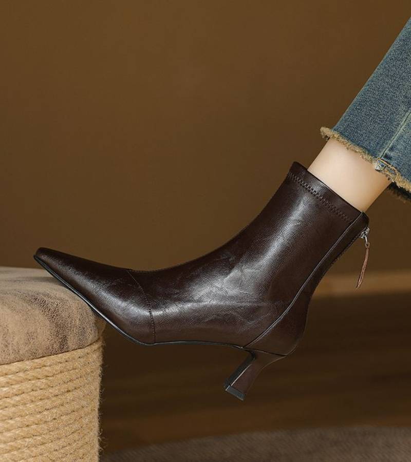 Fulvia - Stivaletti minimalisti in pelle con tacco medio