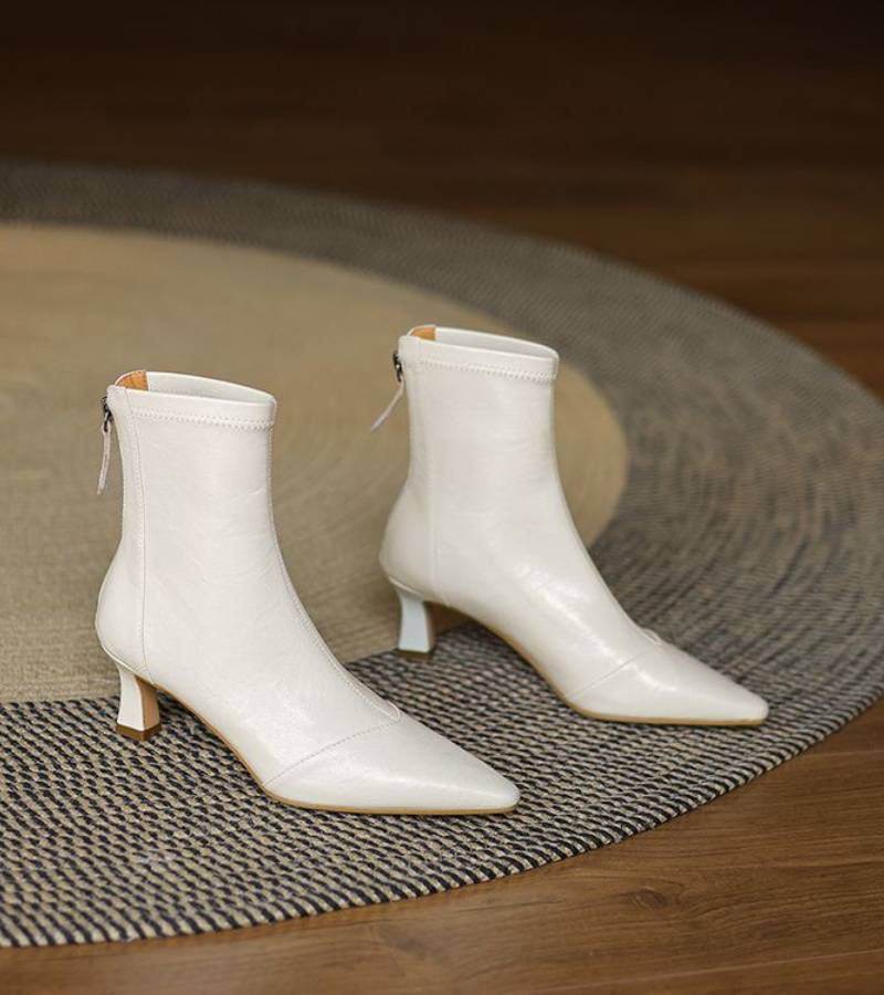 Fulvia - Stivaletti minimalisti in pelle con tacco medio