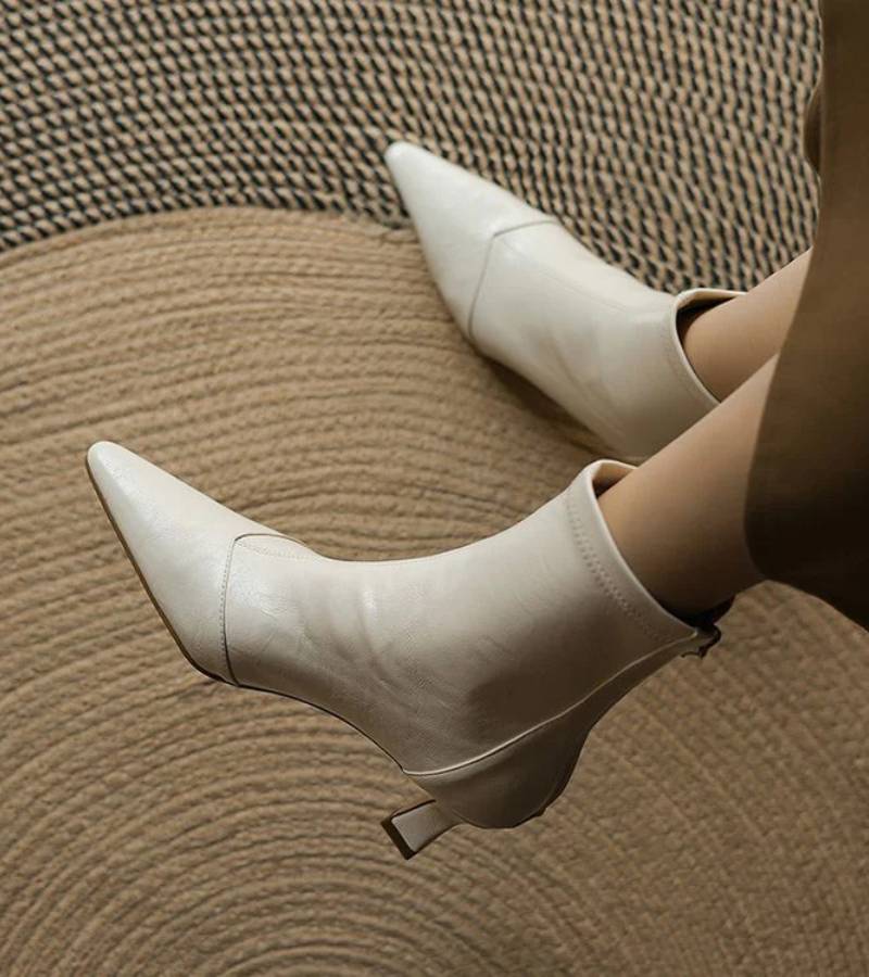 Fulvia - Stivaletti minimalisti in pelle con tacco medio