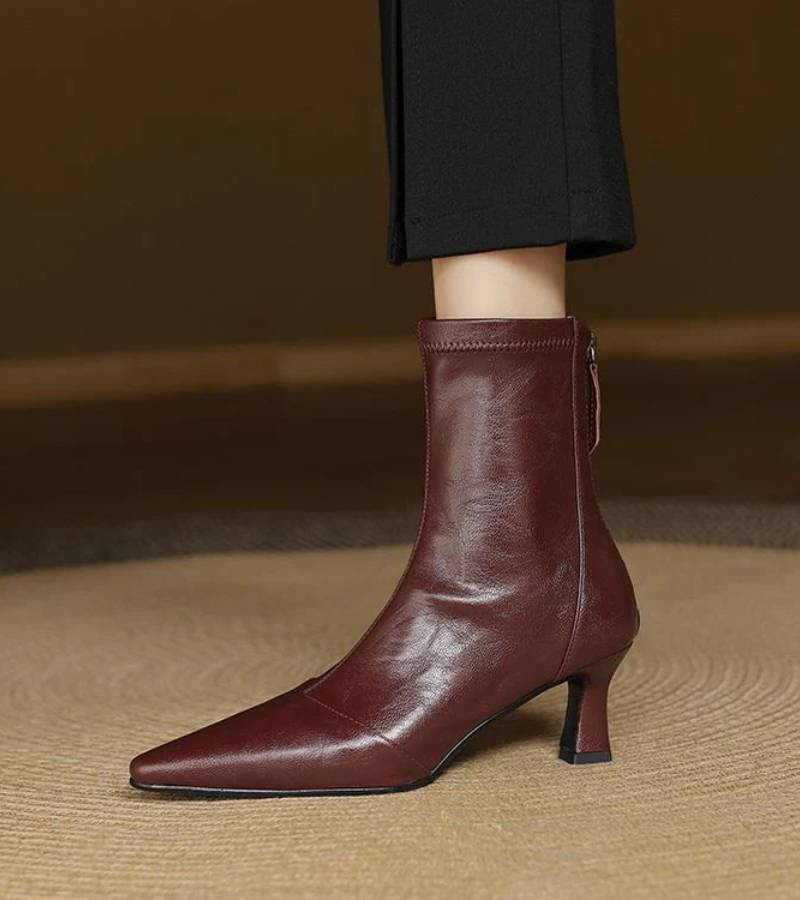 Fulvia - Stivaletti minimalisti in pelle con tacco medio