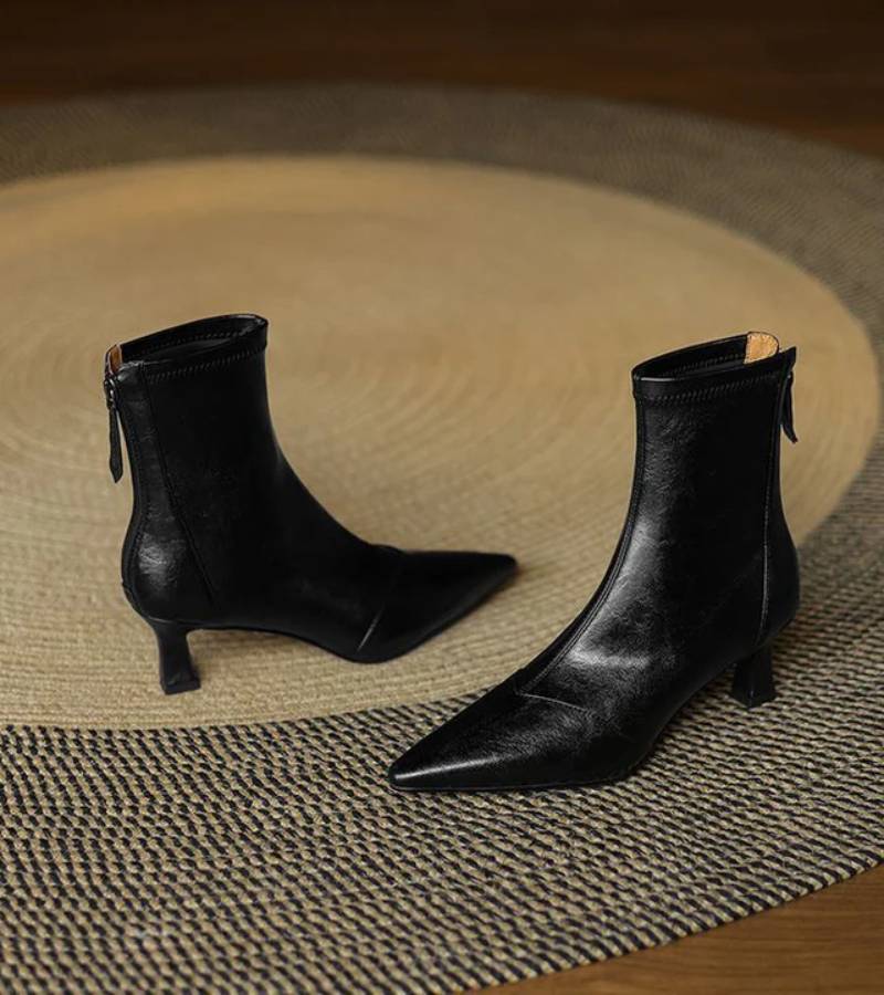 Fulvia - Stivaletti minimalisti in pelle con tacco medio