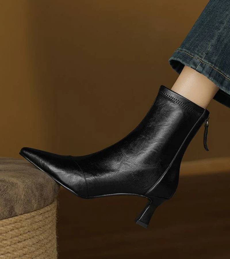 Fulvia - Stivaletti minimalisti in pelle con tacco medio