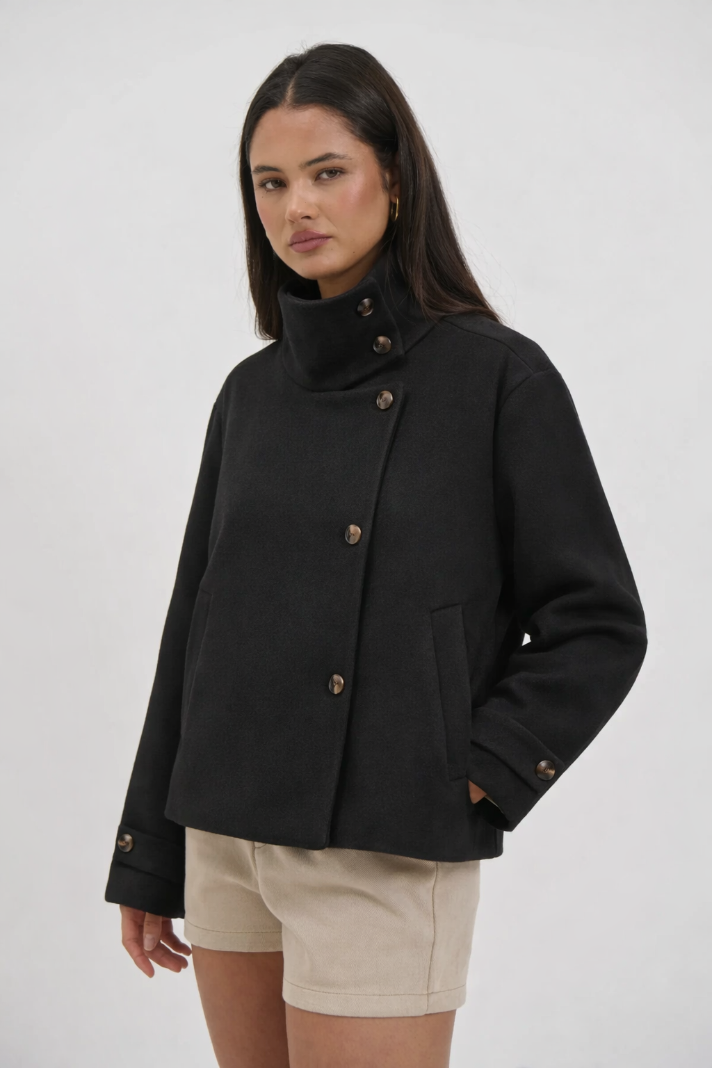 Abrigo premium con cuello alto