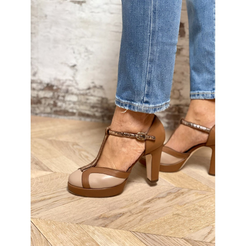 ZAPATOS DE TACÓN CON CORREA EN FORMA DE T