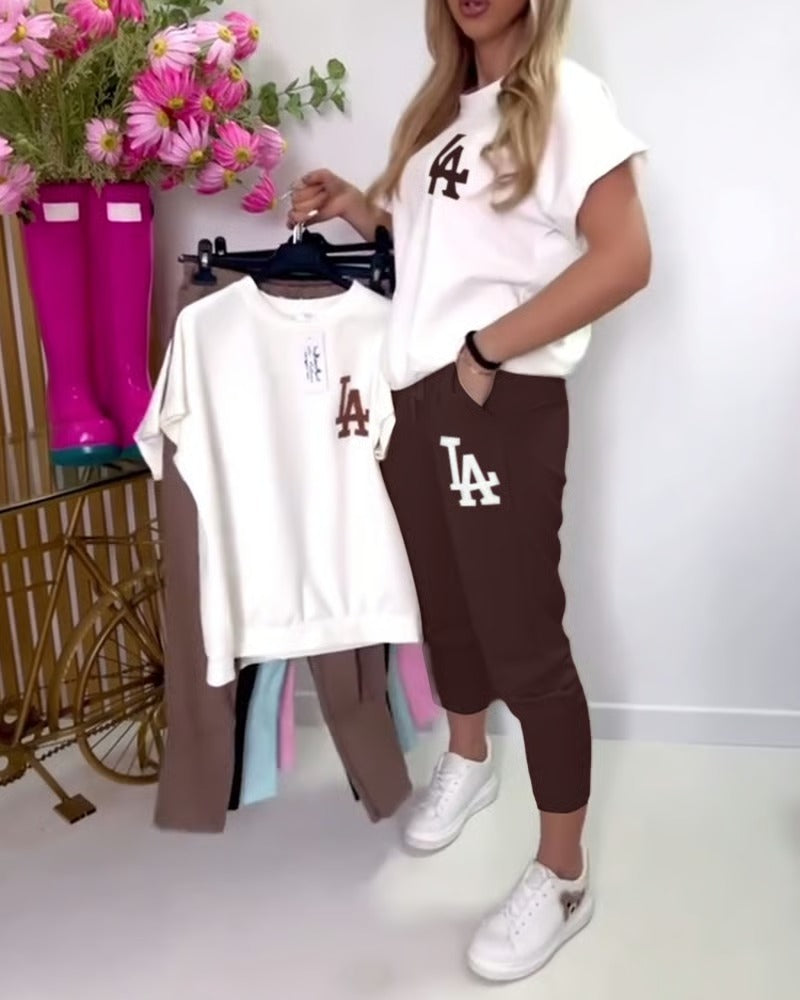 Conjunto de pantalones ajustados deportivos con estampado de letras